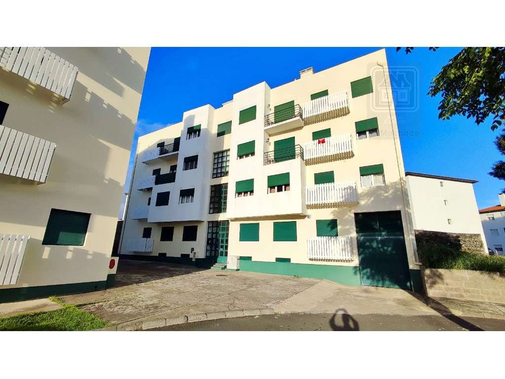 VENDA de ARRECADAÇÃO na cidade de Ponta Delgada, Ilha de São Miguel... - Grande imagem: 2/13