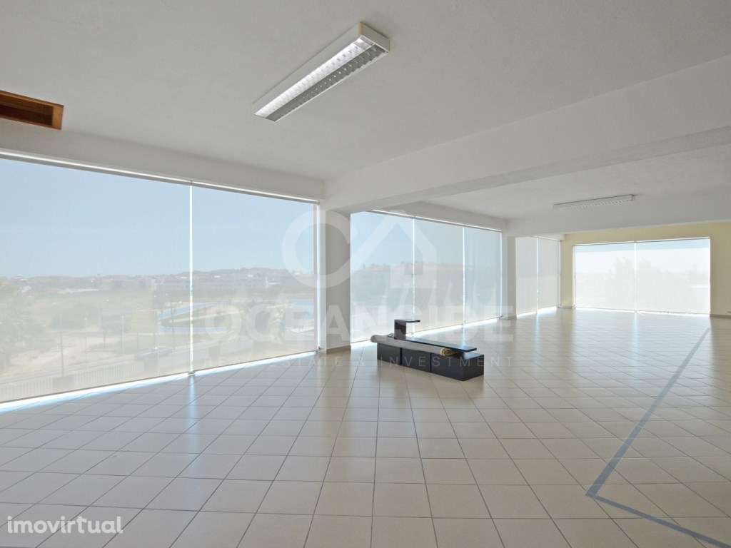 Loja com três pisos na Abóboda - Grande imagem: 2/18