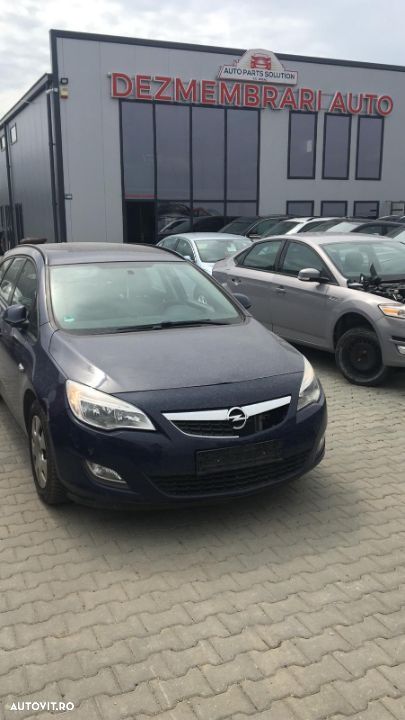 Dezmembram Opel Astra J, 1.3 CDTI,5 trepte an fabr 2010 - 1