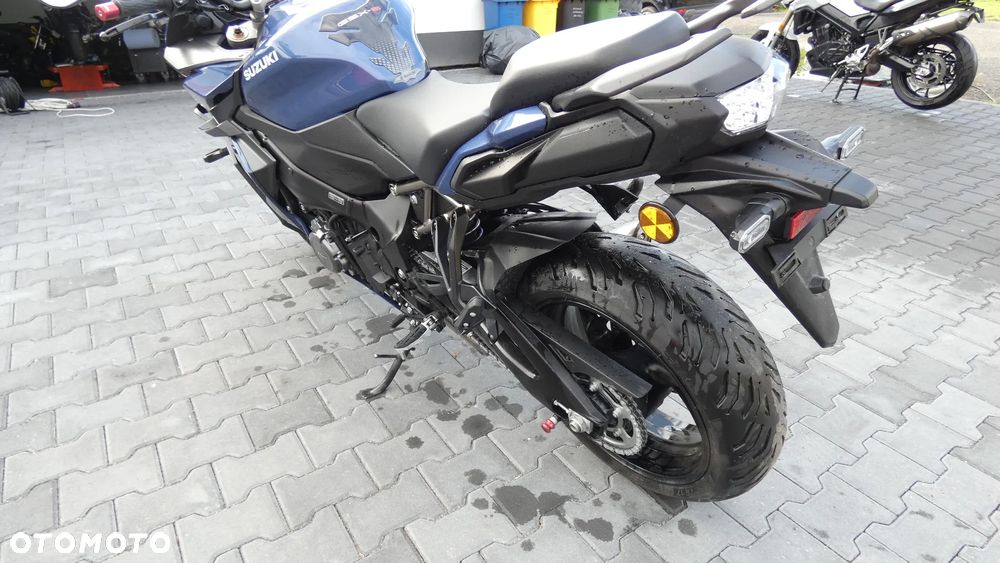 Suzuki GSX - 8