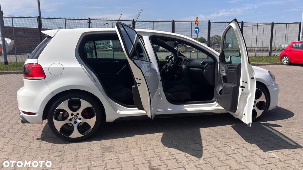 Volkswagen Golf - 2