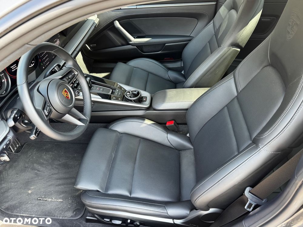 Porsche 911 Carrera 4S - 23