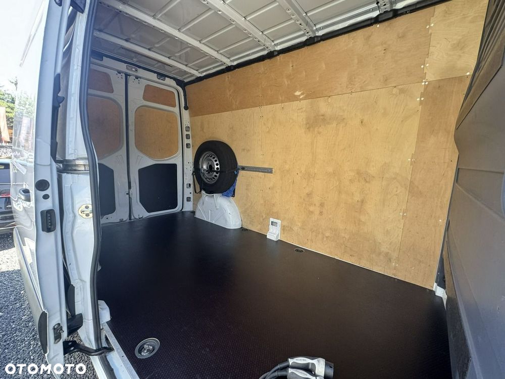 Mercedes-Benz Sprinter - 11