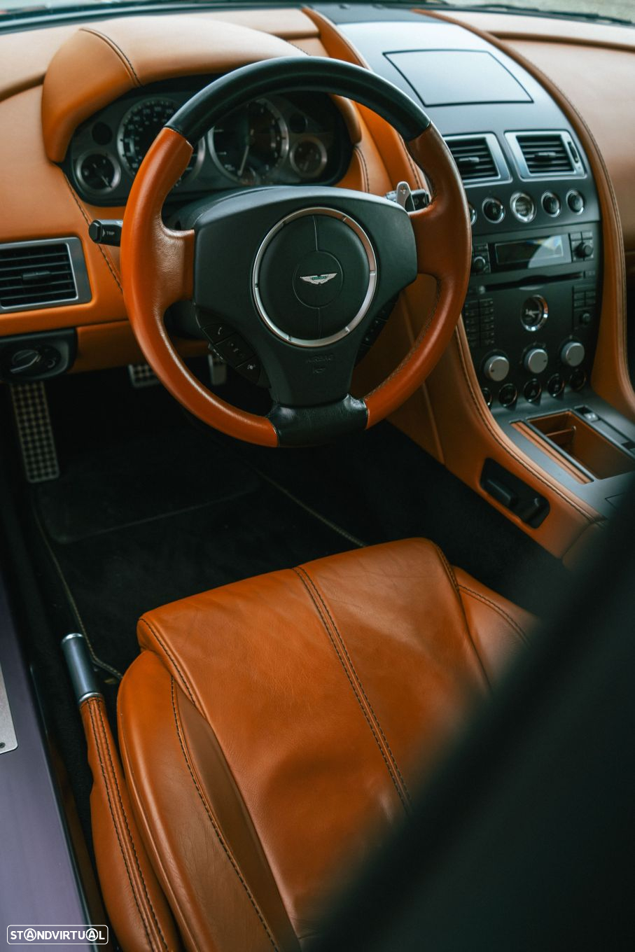 Aston Martin Vantage Roadster - 11