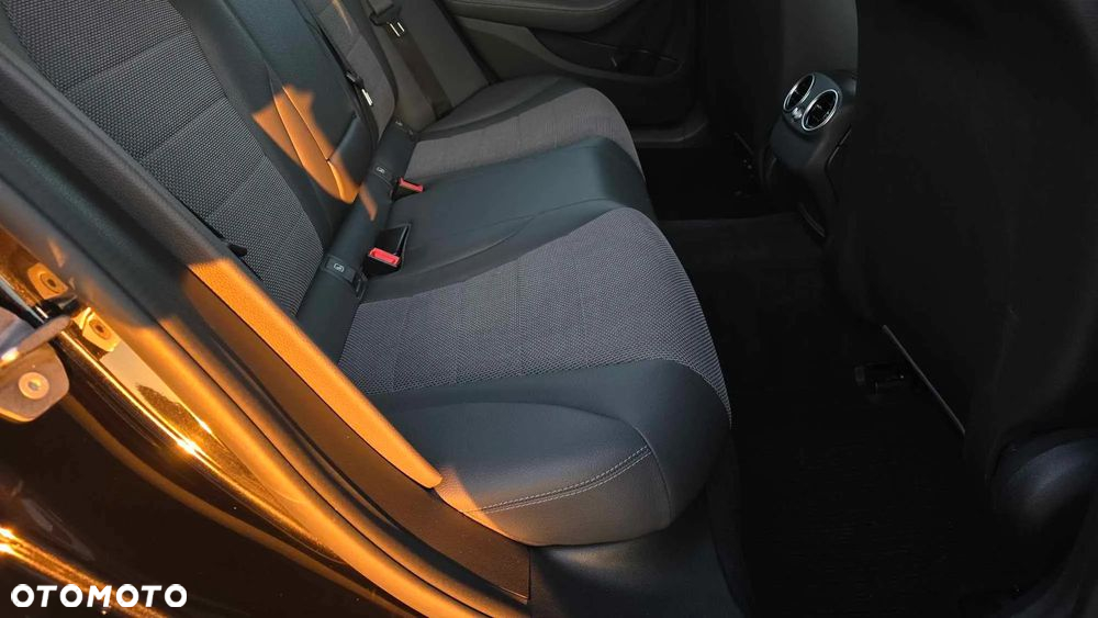 Mercedes-Benz Klasa C 220 d 4Matic T 9G-TRONIC Avantgarde - 33