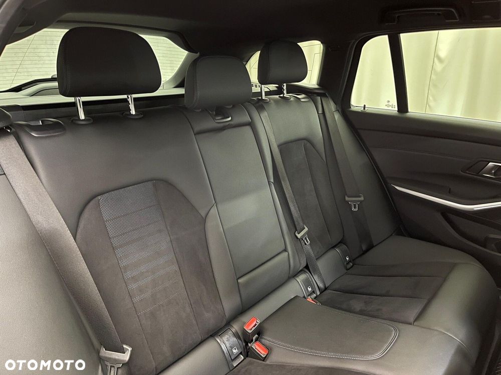 BMW Seria 3 320d xDrive mHEV M Sport - 39