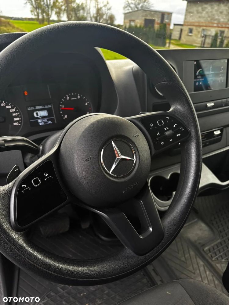 Mercedes-Benz Sprinter - 12