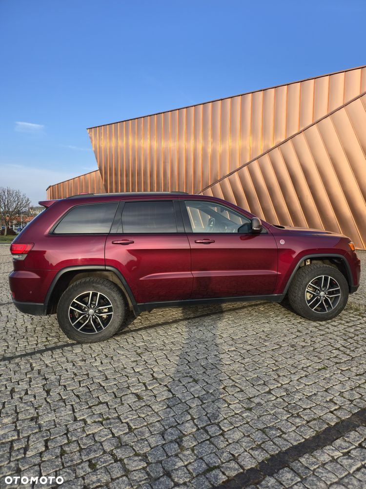 Jeep Grand Cherokee - 12