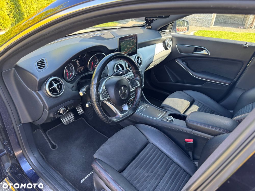 Mercedes-Benz CLA 220 4-Matic AMG Line - 16