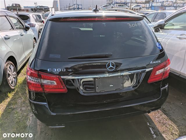 Mercedes-Benz Klasa E 300 4Matic 7G-TRONIC Avantgarde - 4