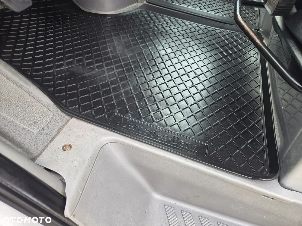 Mercedes-Benz Sprinter - 29