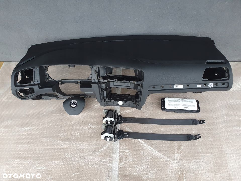 VW Golf 7 deska rozdzielcza konsola airbag pasy - 1