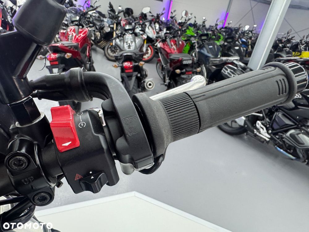 Yamaha MT - 24