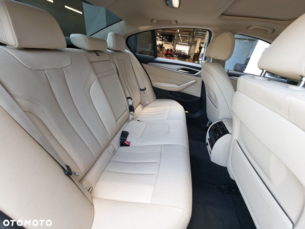 BMW Seria 5 520d xDrive mHEV - 12