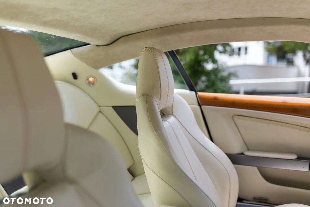 Aston Martin DB9 Touchtronic - 20