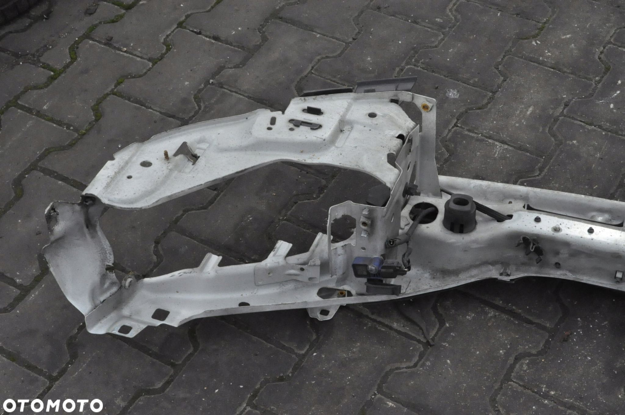 VOLVO C70 II PAS PRZEDNI WZMOCNIENIE - 7