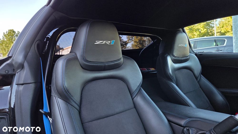 Chevrolet Corvette - 21