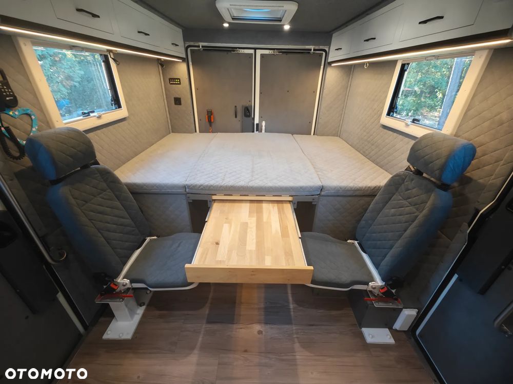 Mercedes-Benz Vario 818D - 13