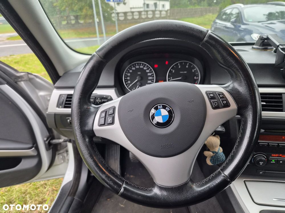 BMW Seria 3 318i - 21