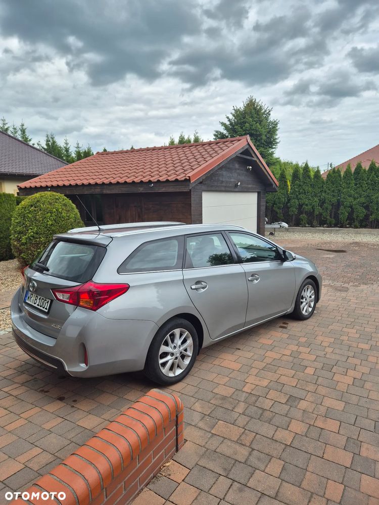 Toyota Auris 2.0 D-4D Executive - 6