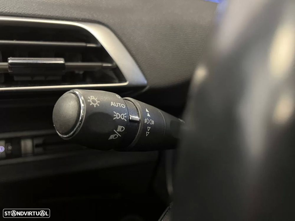 Peugeot 3008 1.2 PureTech Allure Pack - 31