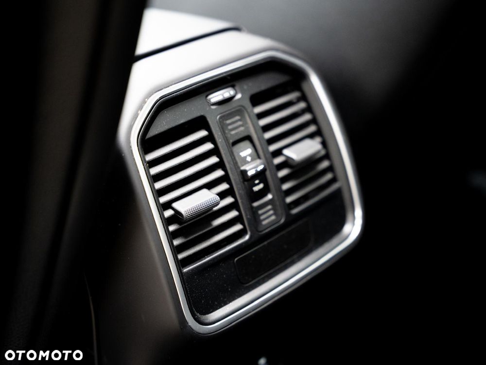 Porsche Macan T - 13