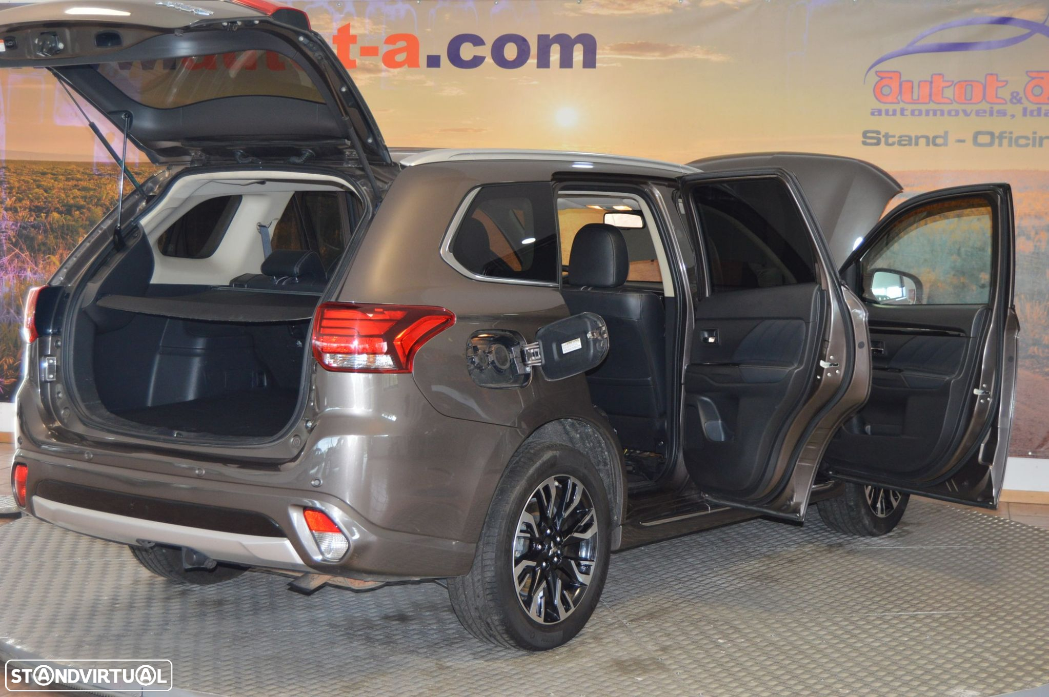 Mitsubishi Outlander 2.0 PHEV Instyle Navi - 13