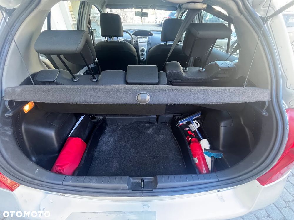 Toyota Yaris 1.3 Terra - 12