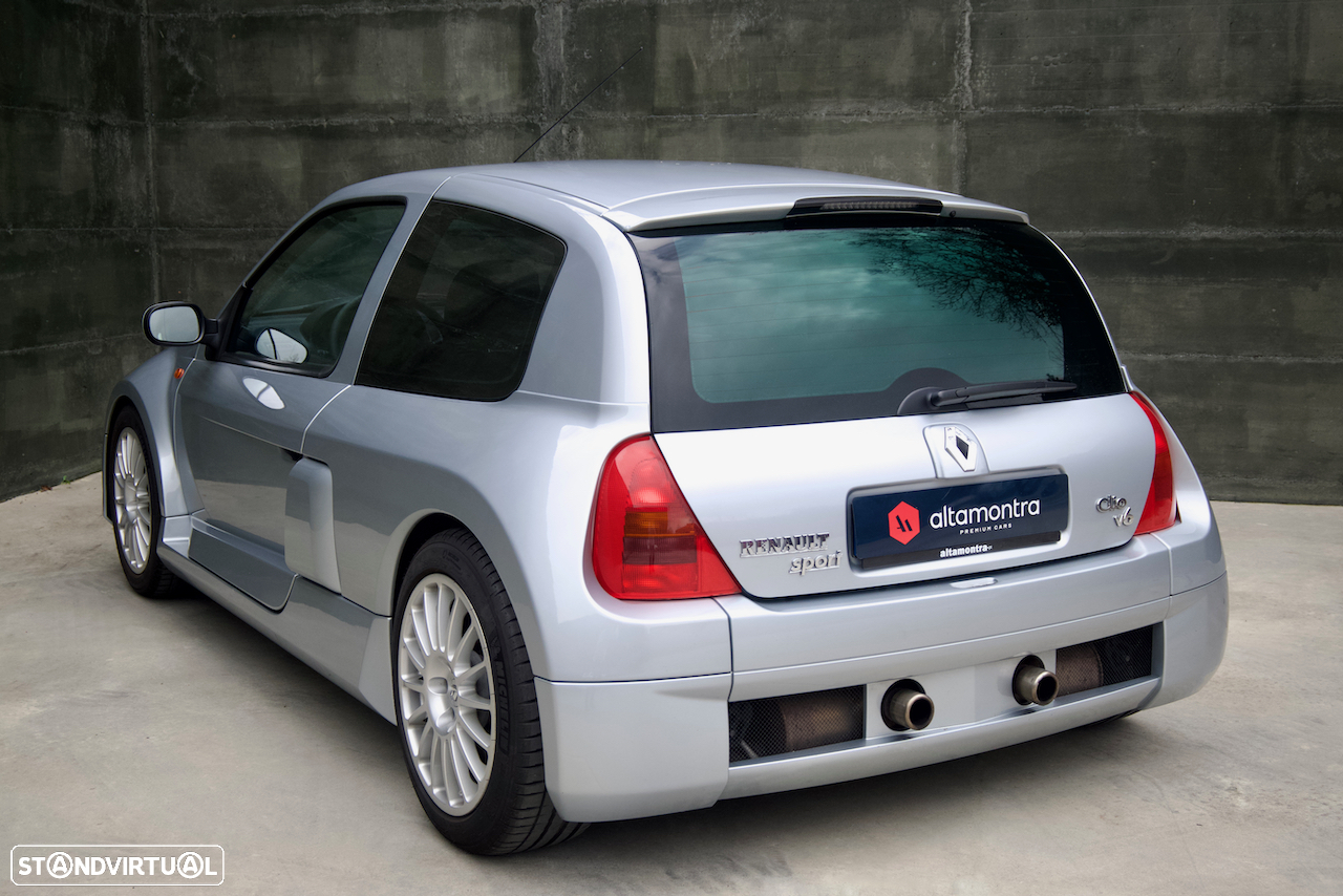 Renault Clio 3.0 V6 Sport - 4