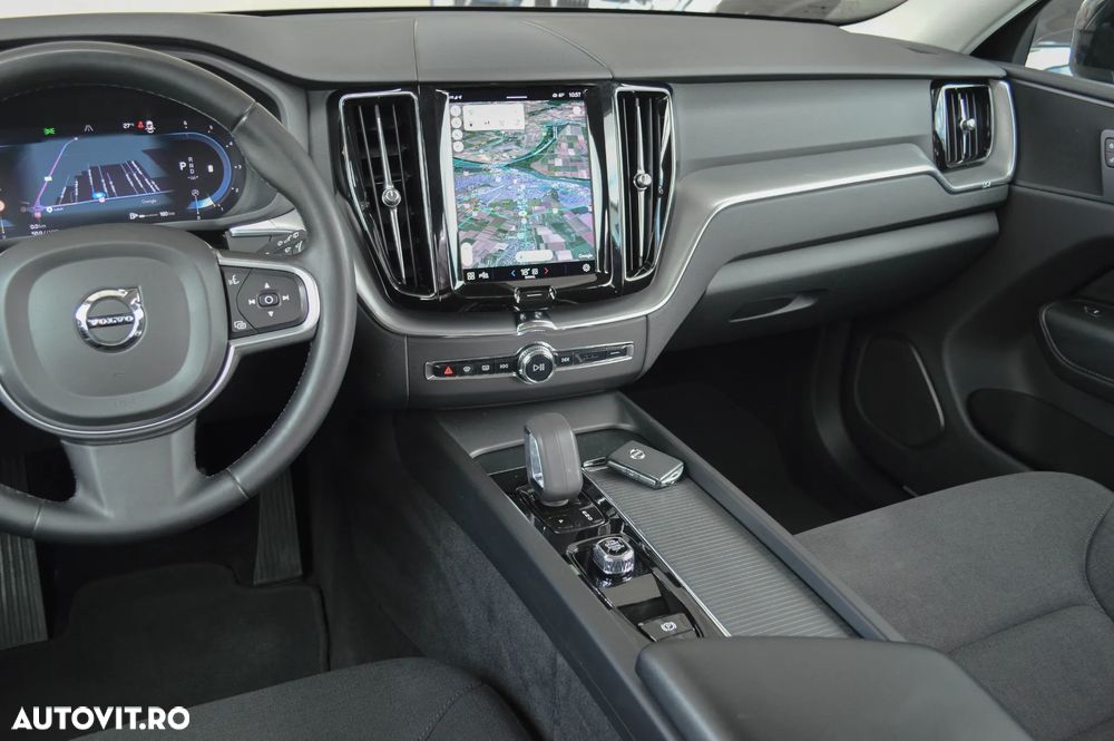 Volvo XC 60 B4 MHEV AT AWD Plus Dark - 19