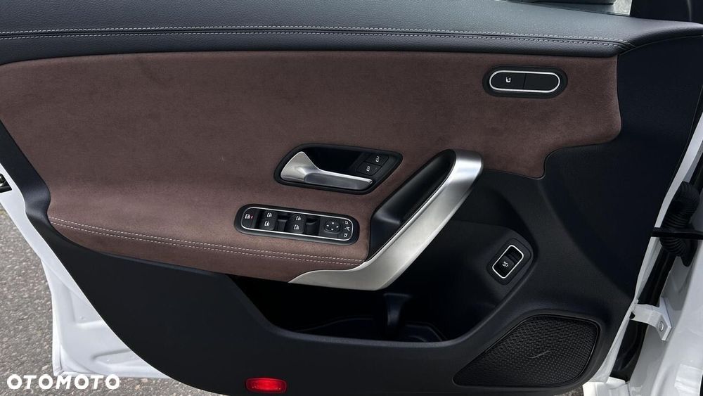 Mercedes-Benz CLA 180 mHEV AMG Line 7G-DCT - 11