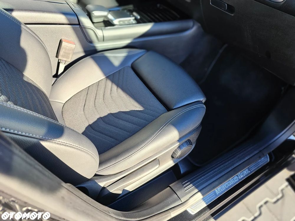 Mercedes-Benz GLB 200 AMG Line 7G-DCT - 32