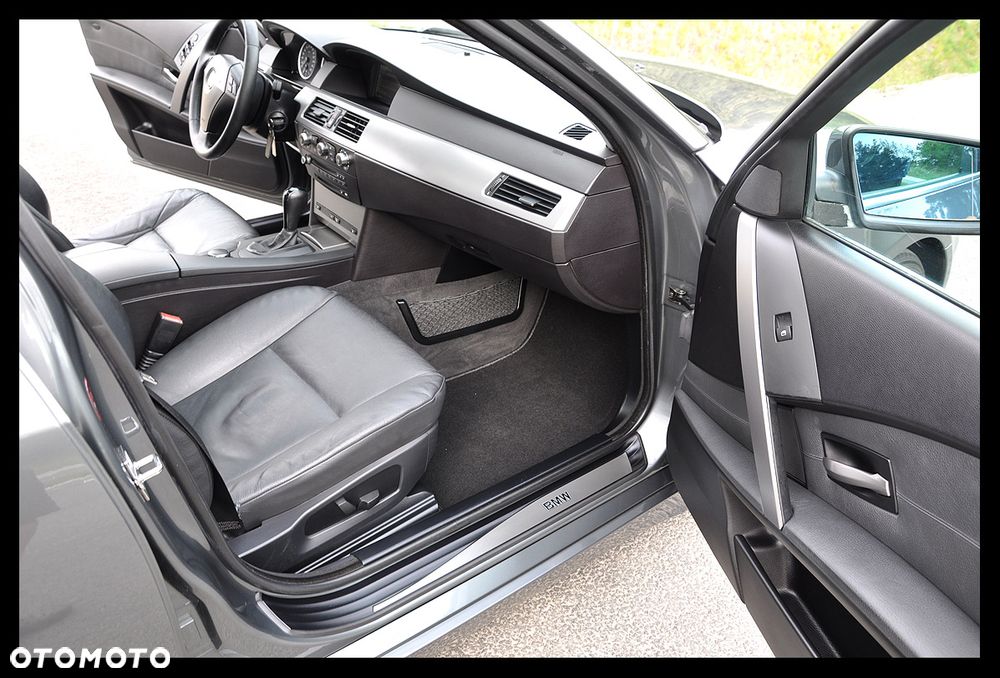 BMW Seria 5 525i - 34