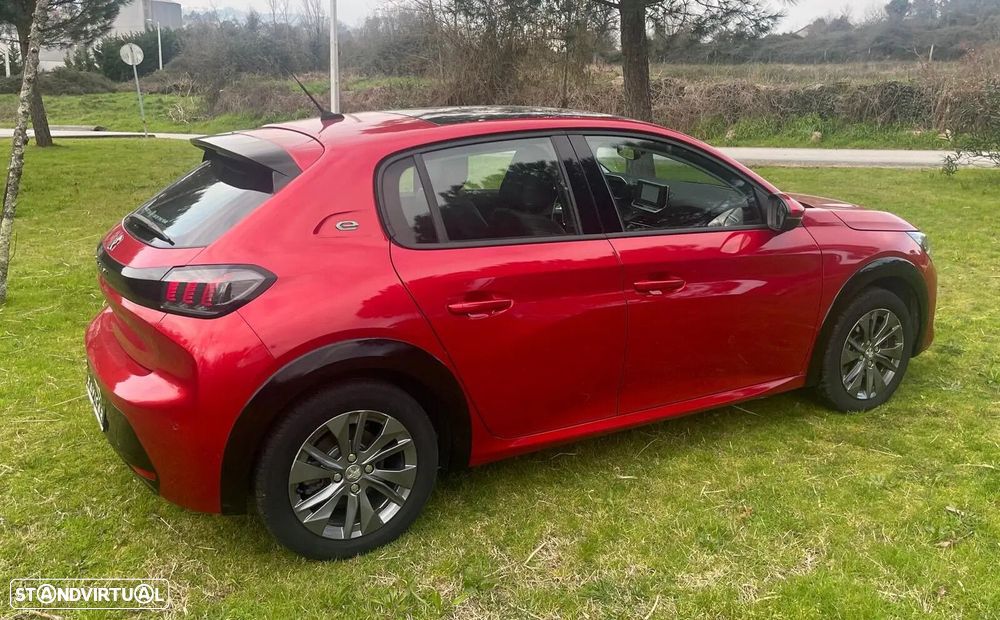 Peugeot e-208 Allure - 40