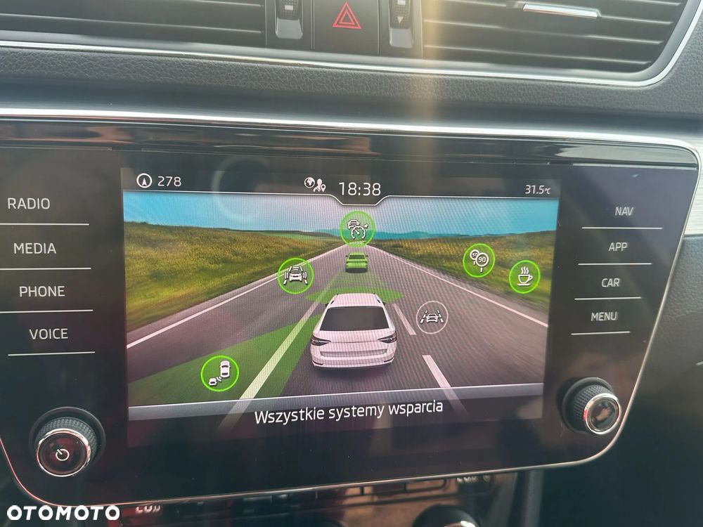 Skoda Superb 2.0 TDI DSG Ambition - 14