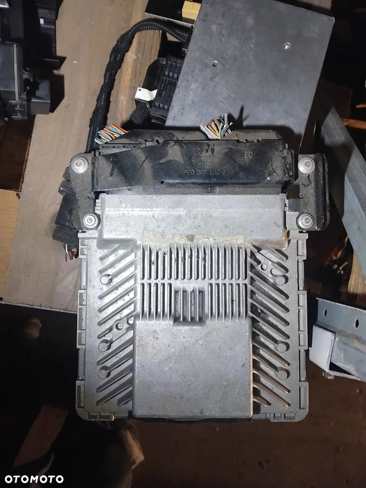 Komputer Silnika ECU 8T0 907 559D - 2