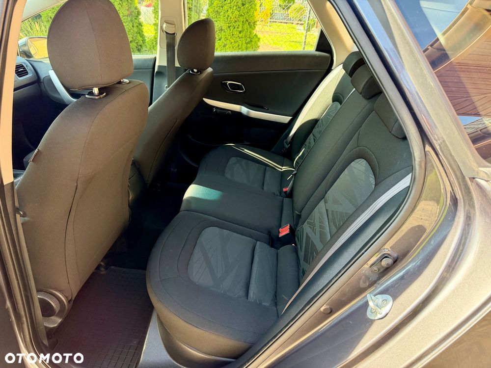 Kia Ceed 1.6 CRDi 136 ISG Vision - 9