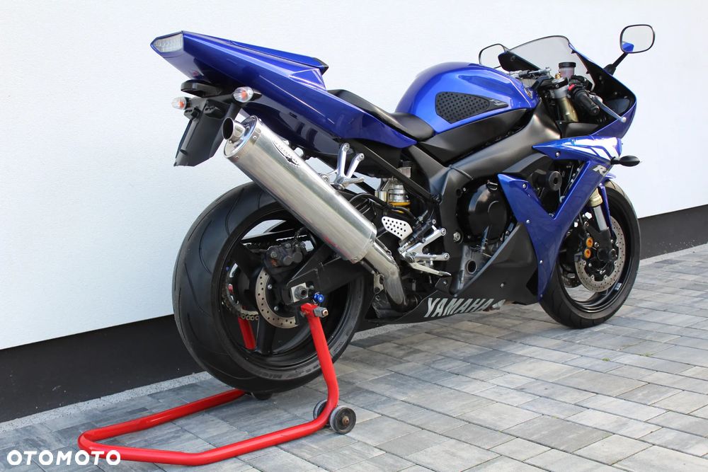 Yamaha R1 - 6