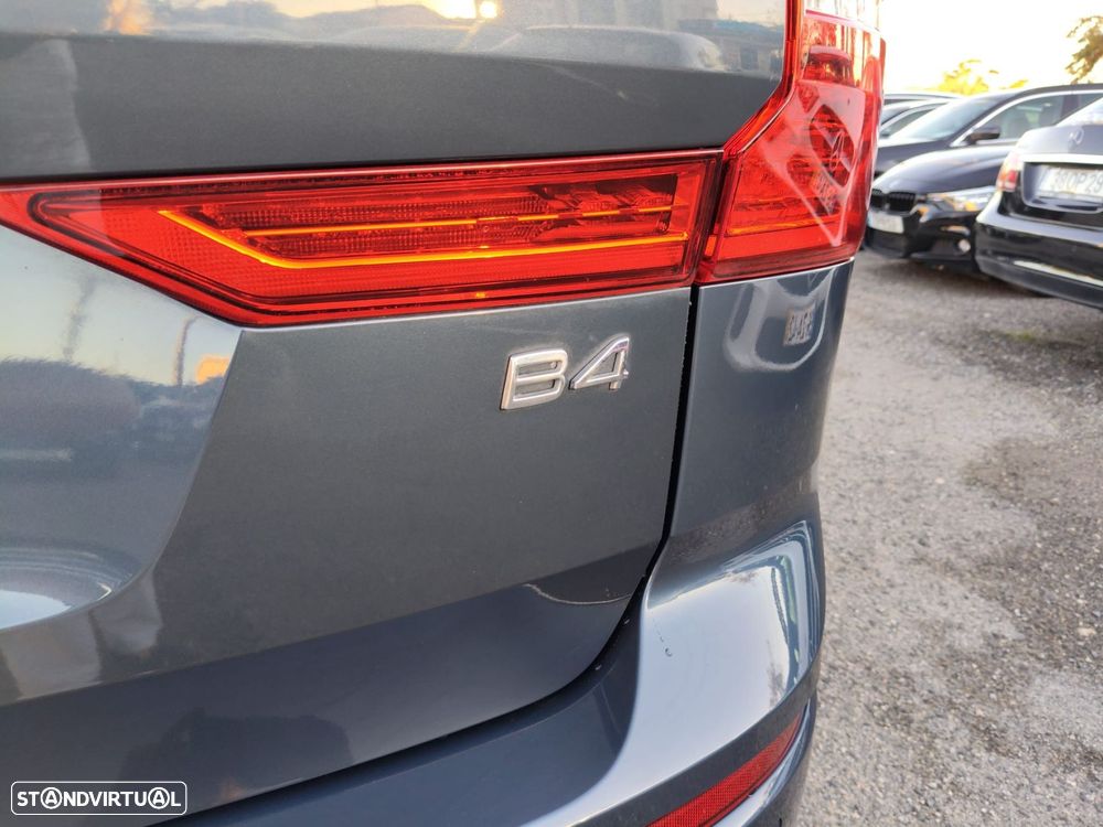 Volvo XC 60 2.0 B4 Plus Bright - 12