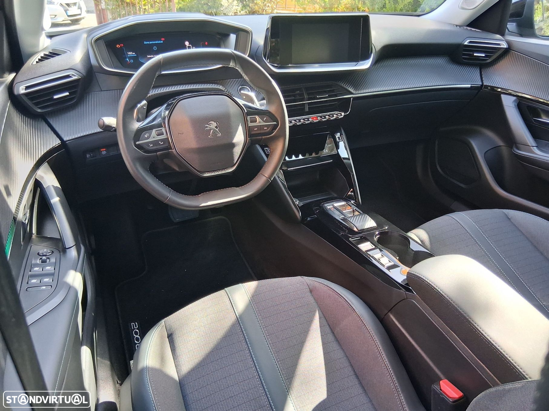 Peugeot 2008 1.2 PureTech Allure EAT8 - 7
