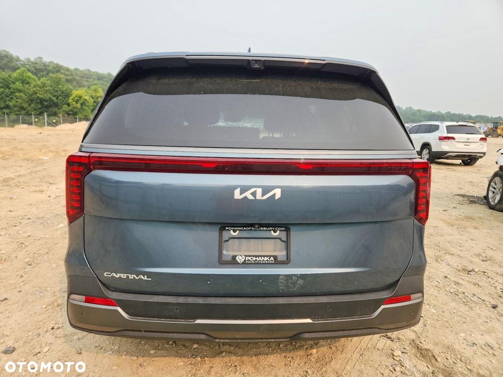 Kia Carnival - 5