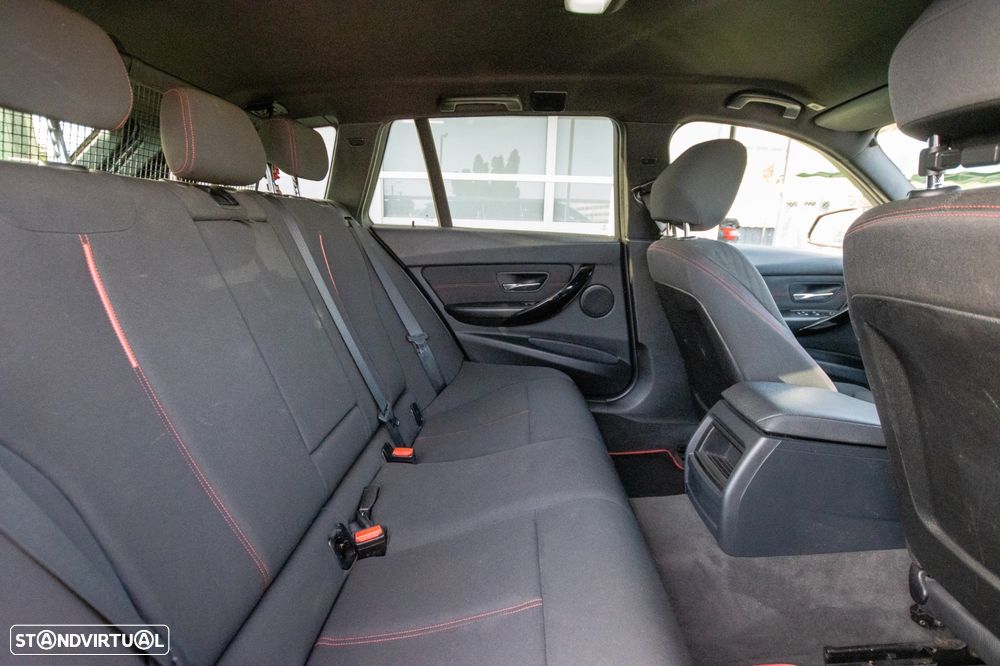 BMW 320 d Pack M - 16