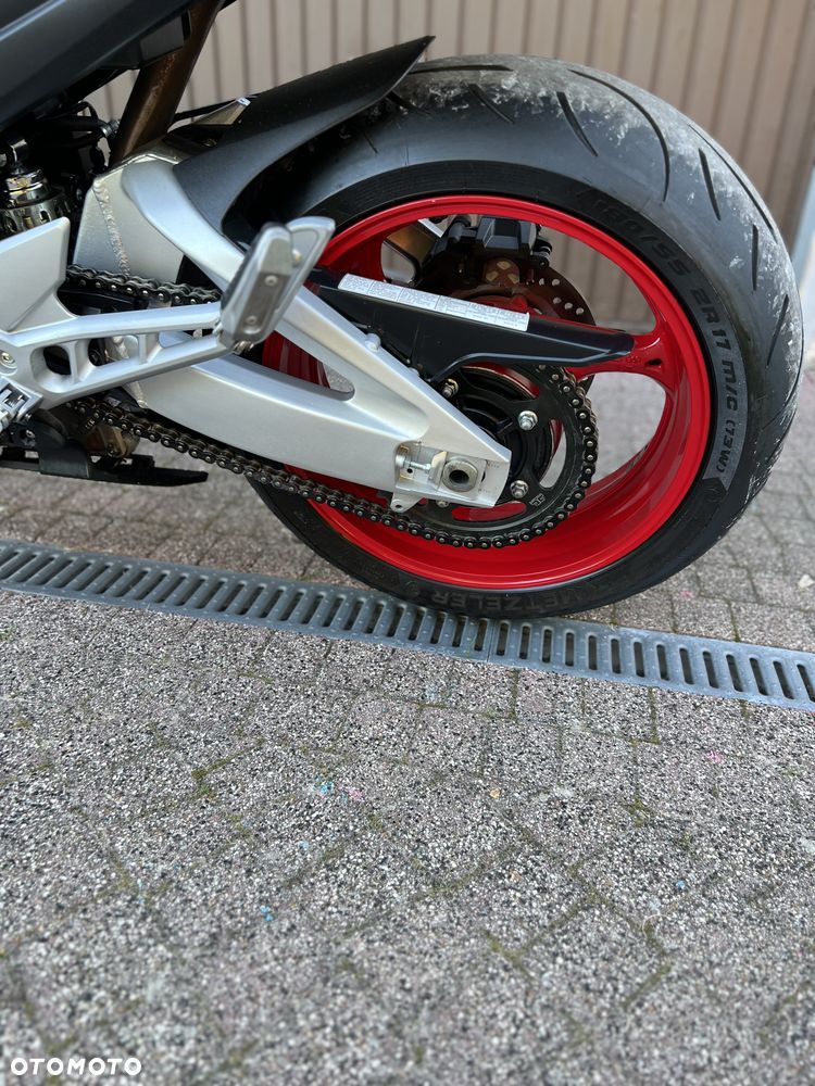 Suzuki GSR - 7