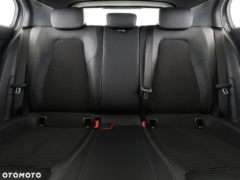 Mercedes-Benz Klasa A 200 7G-DCT - 19