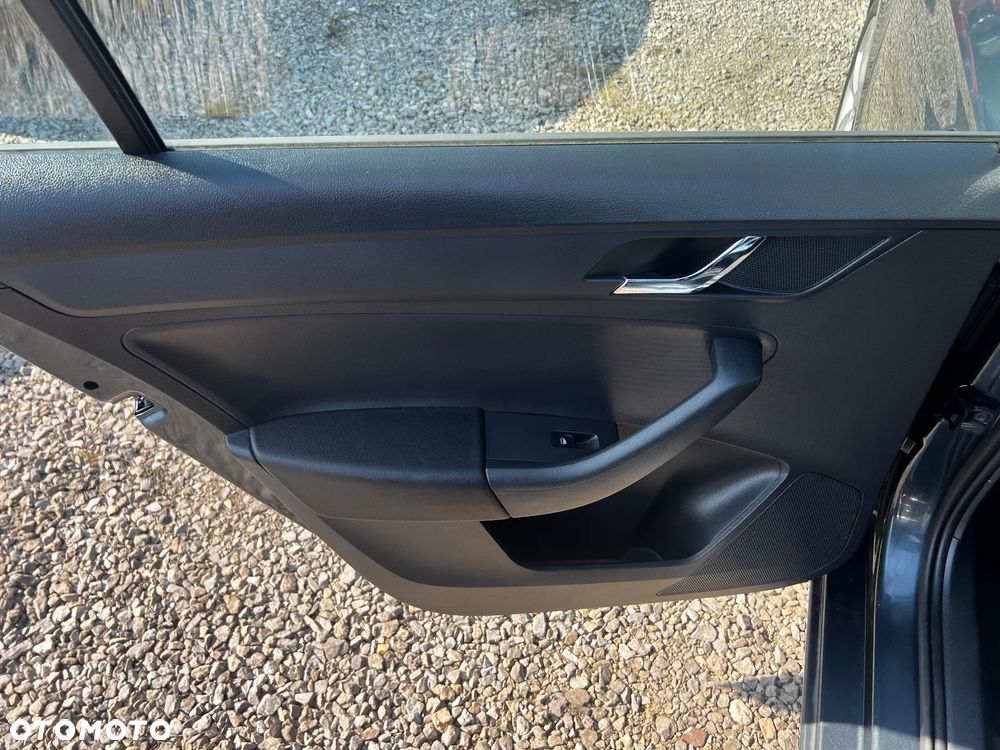 Skoda RAPID 1.6 TDI Elegance - 24