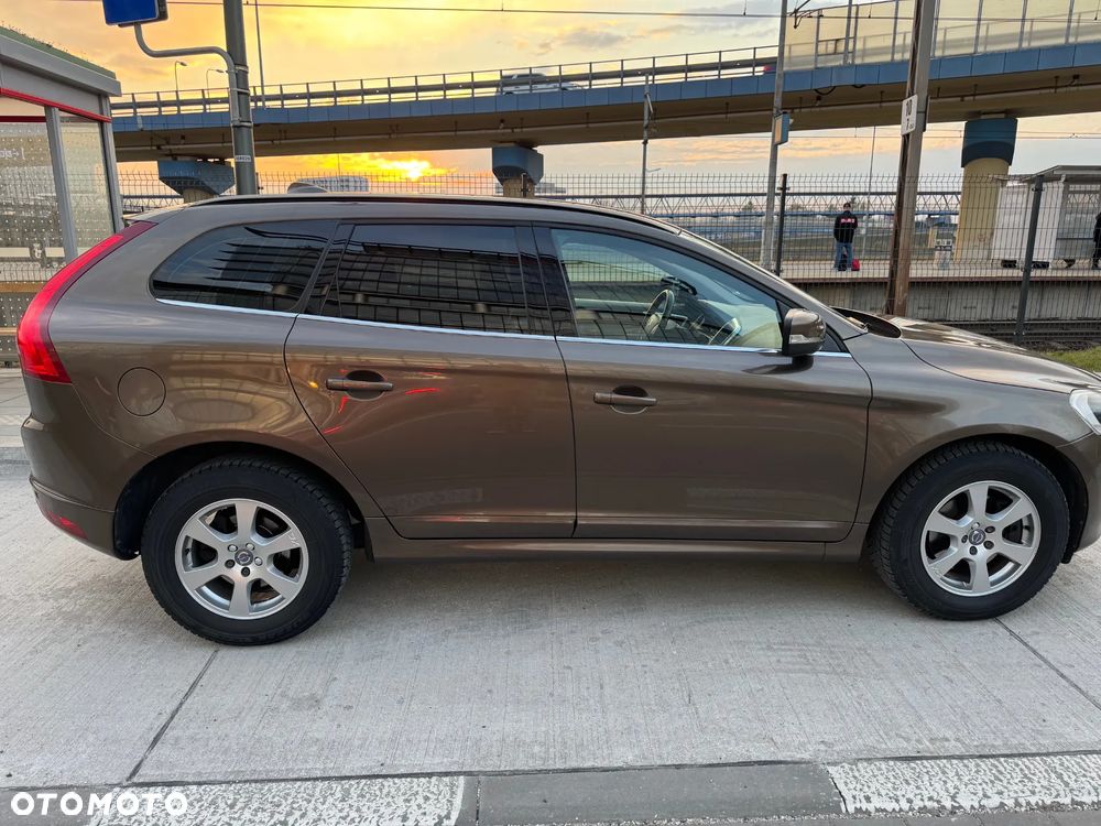 Volvo XC 60 D5 AWD Momentum - 4