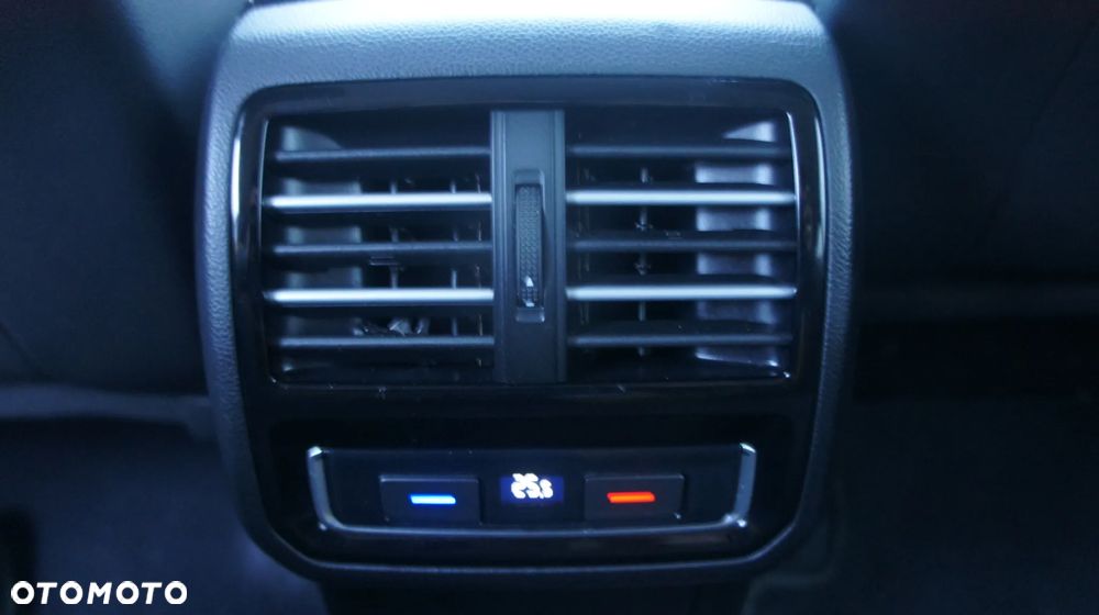 Volkswagen Passat Alltrack 2.0 TDI SCR 4Motion DSG - 32