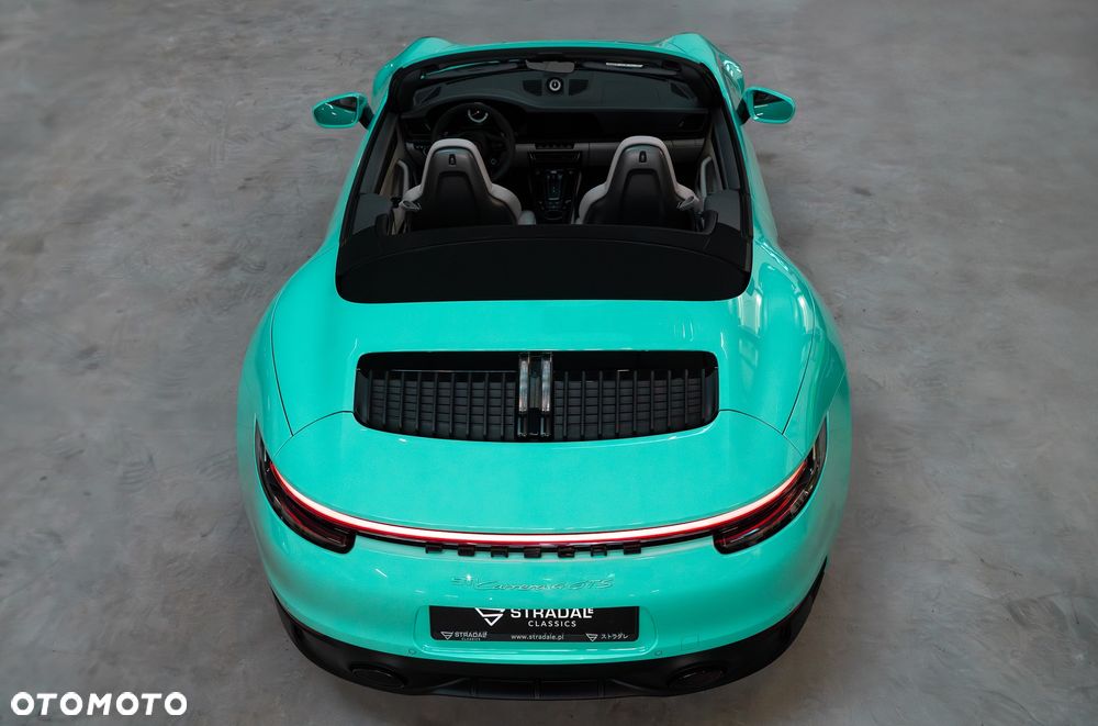 Porsche 911 Carrera 4 GTS - 23