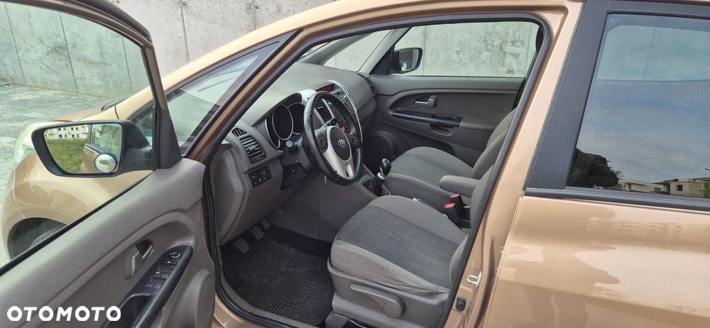 Kia Venga - 12