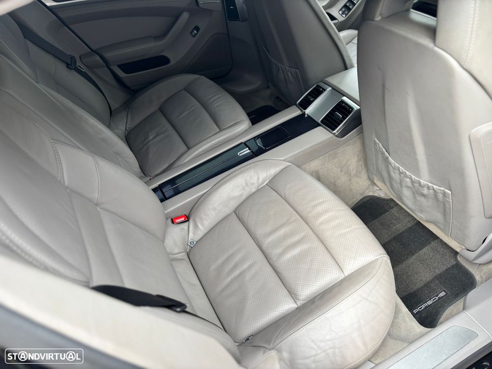 Porsche Panamera PDK Platinum Edition - 8